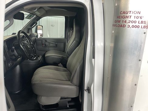 Used 2022 Chevrolet Express 4500 w/ Power Convenience Package RWD image 11