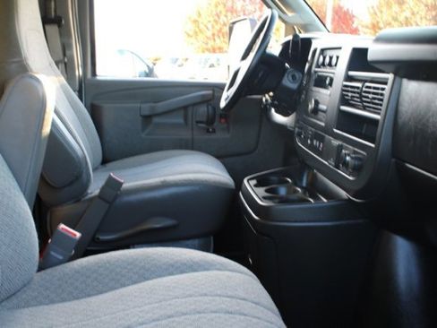 Used 2022 Chevrolet Express 4500 Extended w/ Power Convenience Package image 26