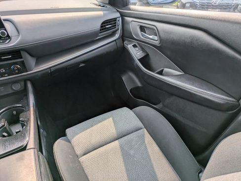 Certified 2025 Nissan Rogue SV FWD image 18