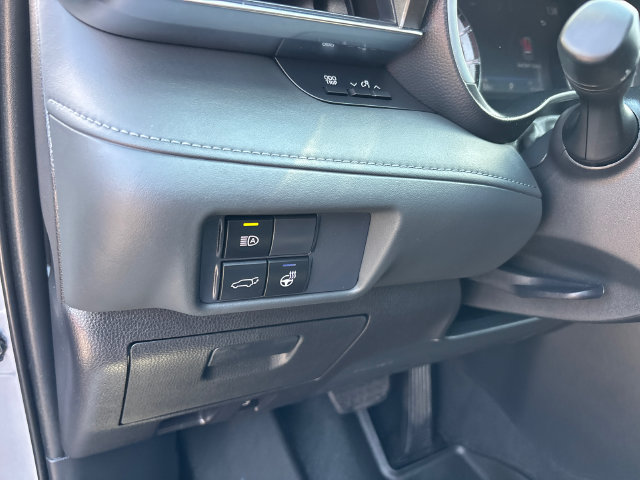 Used 2021 Toyota Highlander Limited FWD image 18