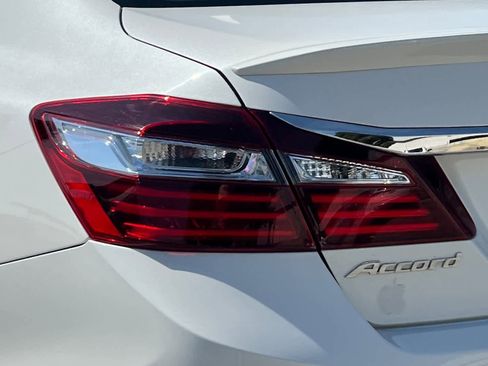 Used 2017 Honda Accord Touring image 34