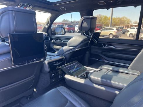 Used 2022 Jeep Grand Wagoneer Series II image 10