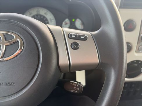 Used 2012 Toyota FJ Cruiser Base image 18