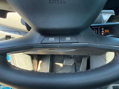 Used 2024 Kia EV9 Land image 11