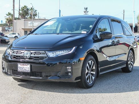 Certified 2026 Honda Odyssey EX-L image 3