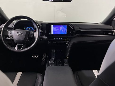 Used 2025 Toyota Camry SE FWD image 14