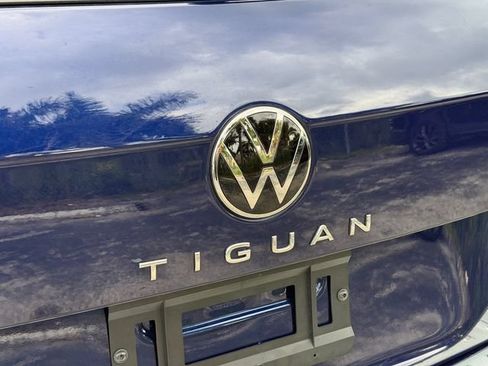 Certified 2024 Volkswagen Tiguan SE FWD image 13