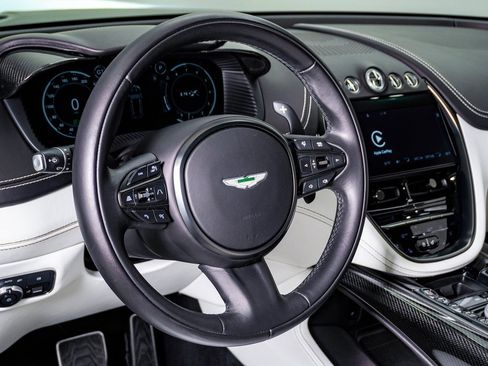 Used 2022 Aston Martin DBX image 24