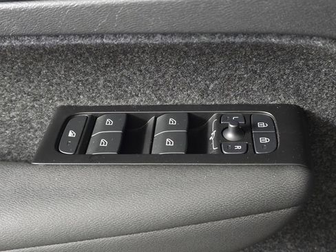 Used 2022 Volvo XC40 T5 R-Design w/ Advanced Package image 15