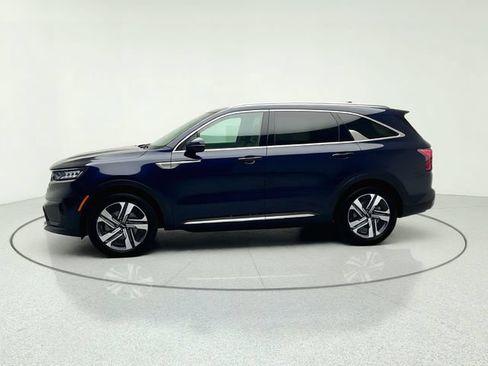 Certified 2023 Kia Sorento EX AWD/4WD image 2