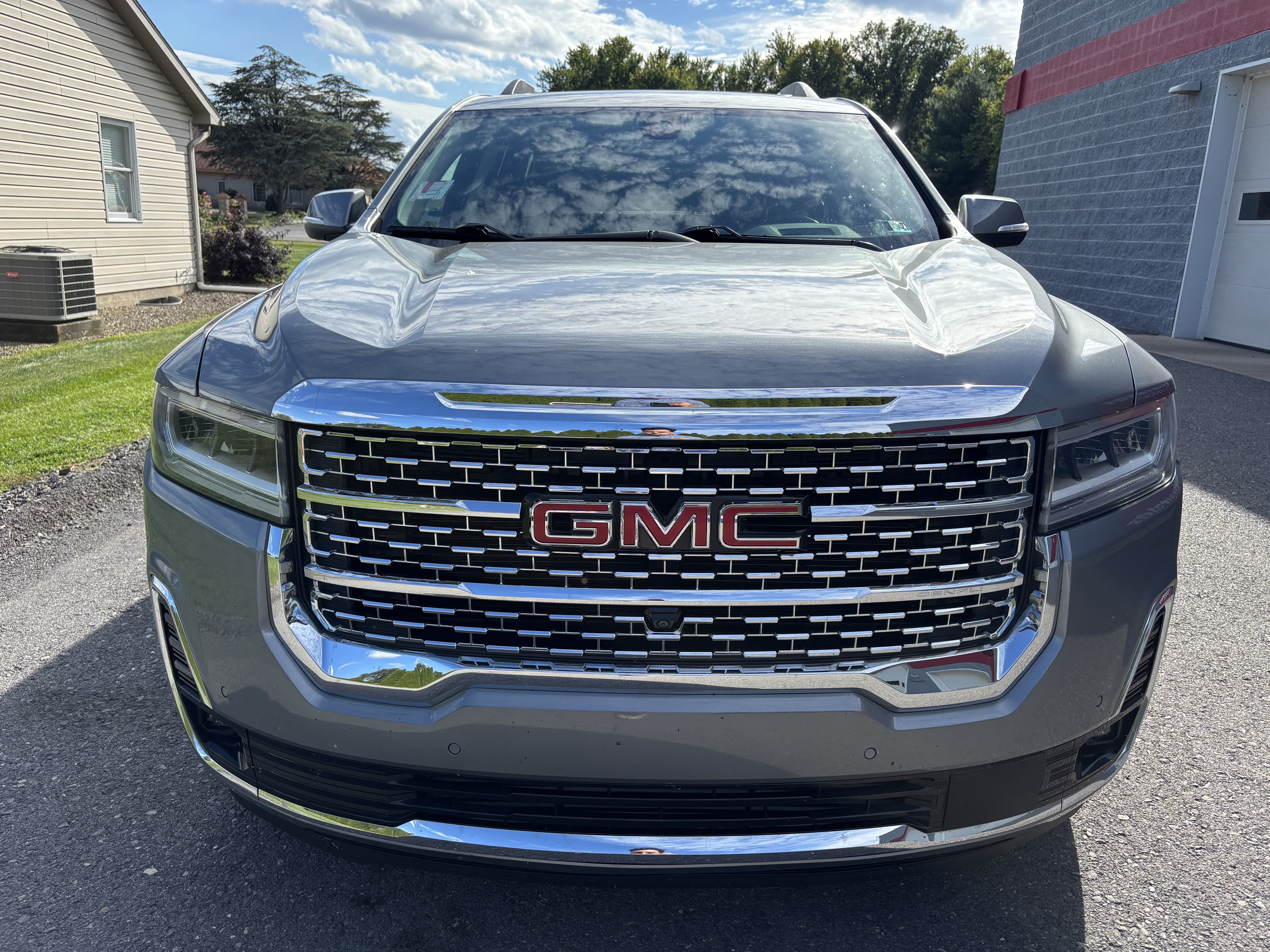 Used 2023 GMC Acadia Denali w/ Denali Technology Package AWD/4WD image 9