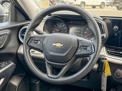 Used 2024 Chevrolet Trax LS w/ LS Convenience Package FWD image 17