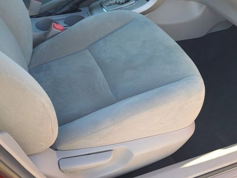 Used 2013 Toyota Corolla LE image 9