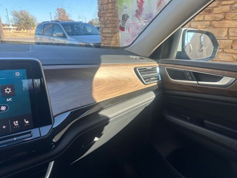 Used 2025 Volkswagen Atlas SE image 36