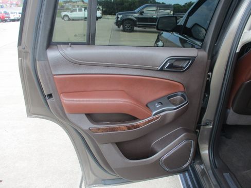 Used 2016 Chevrolet Tahoe LTZ AWD/4WD image 8