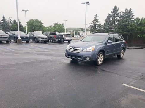 Used 2014 Subaru Outback 2.5i Premium w/ Accessory Value Package (OYY) AWD/4WD image 22