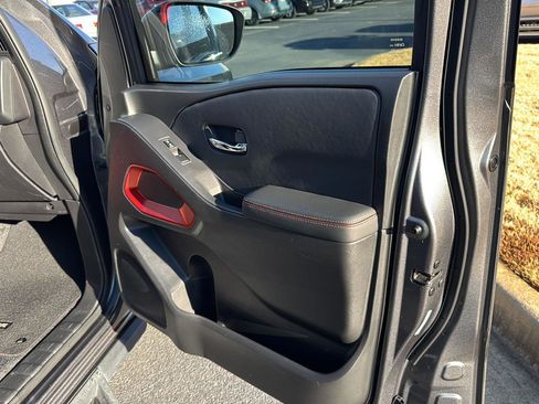 Used 2024 Nissan Frontier Pro-X image 12