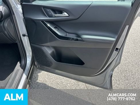 Used 2025 Chevrolet Equinox LT FWD image 16