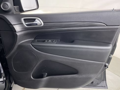 Used 2019 Jeep Grand Cherokee Altitude AWD/4WD image 24