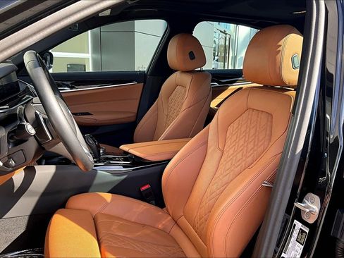 Used 2023 BMW 530i w/ Convenience Package image 25