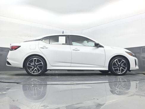 Used 2024 Nissan Sentra SR FWD image 34