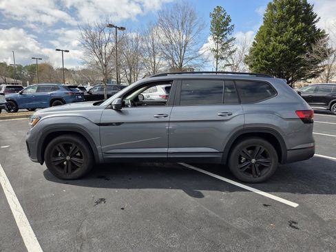 Used 2022 Volkswagen Atlas SEL R-Line image 8