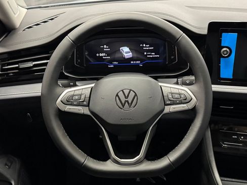 New 2025 Volkswagen Jetta SEL image 9