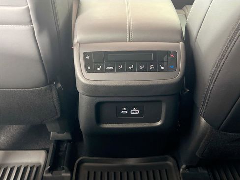 Used 2025 Nissan Pathfinder SL w/ SL Premium Package image 23