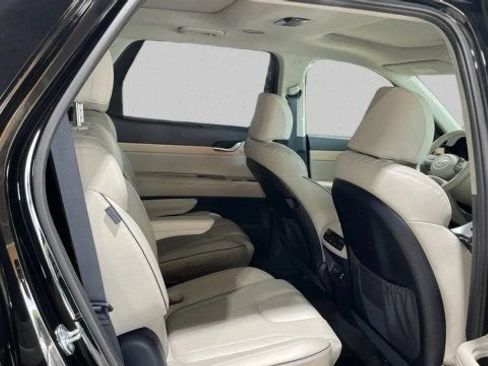 Used 2024 Hyundai Palisade Limited FWD image 18