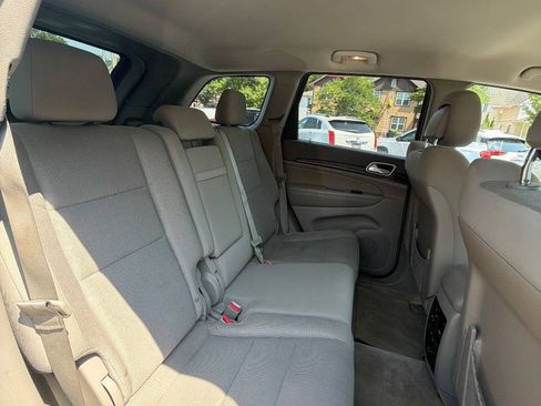 Used 2011 Jeep Grand Cherokee Laredo w/ Security & Convenience Group AWD/4WD image 35