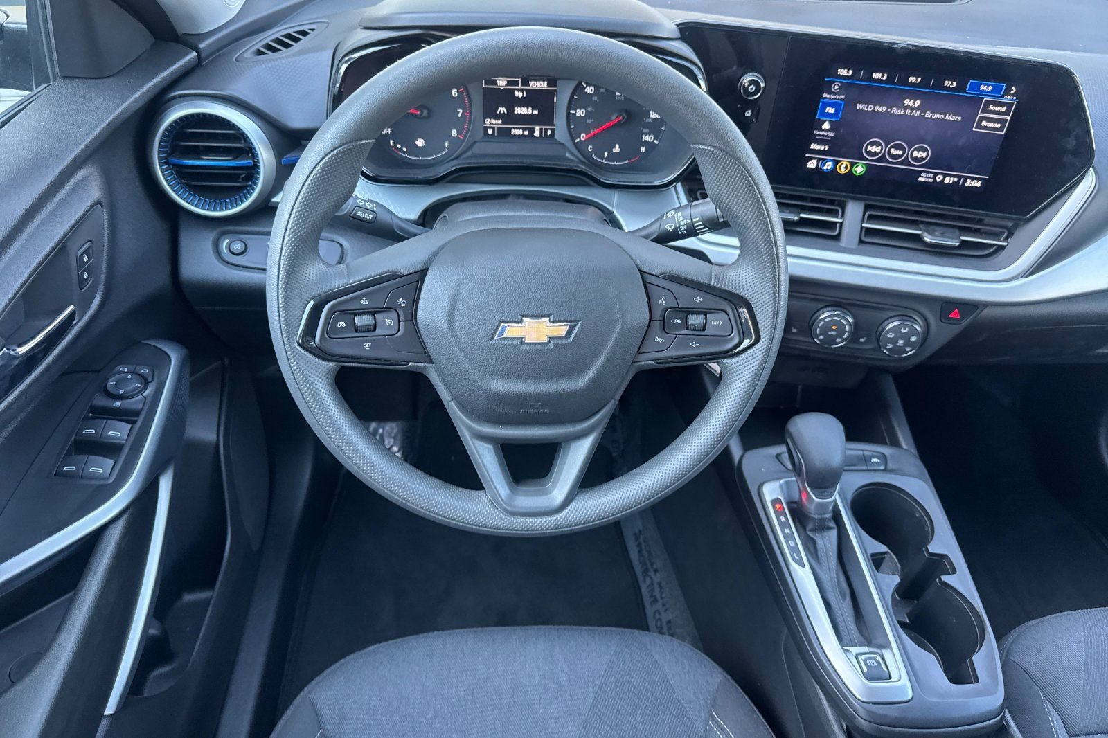 Used 2026 Chevrolet Trax LS w/ LS Convenience Package FWD image 17