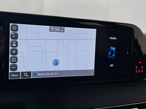 Used 2023 Hyundai Palisade Limited w/ Winter Package image 13