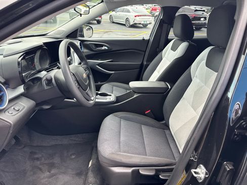 Used 2024 Chevrolet Trax LS w/ LS Convenience Package FWD image 17