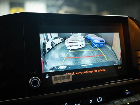 Used 2025 Toyota Camry SE image 27