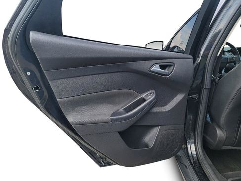Used 2015 Ford Focus SE w/ Equipment Group 201A FWD image 23