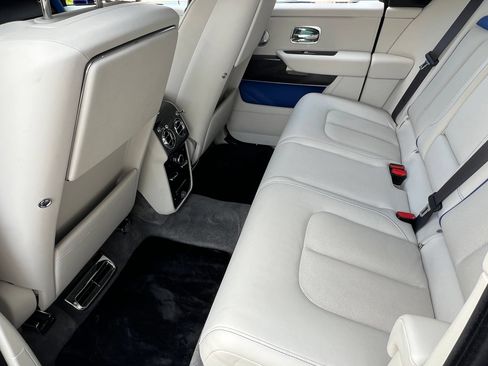 Used 2024 Rolls-Royce Cullinan Black Badge w/ Dark Exterior Package AWD/4WD image 23