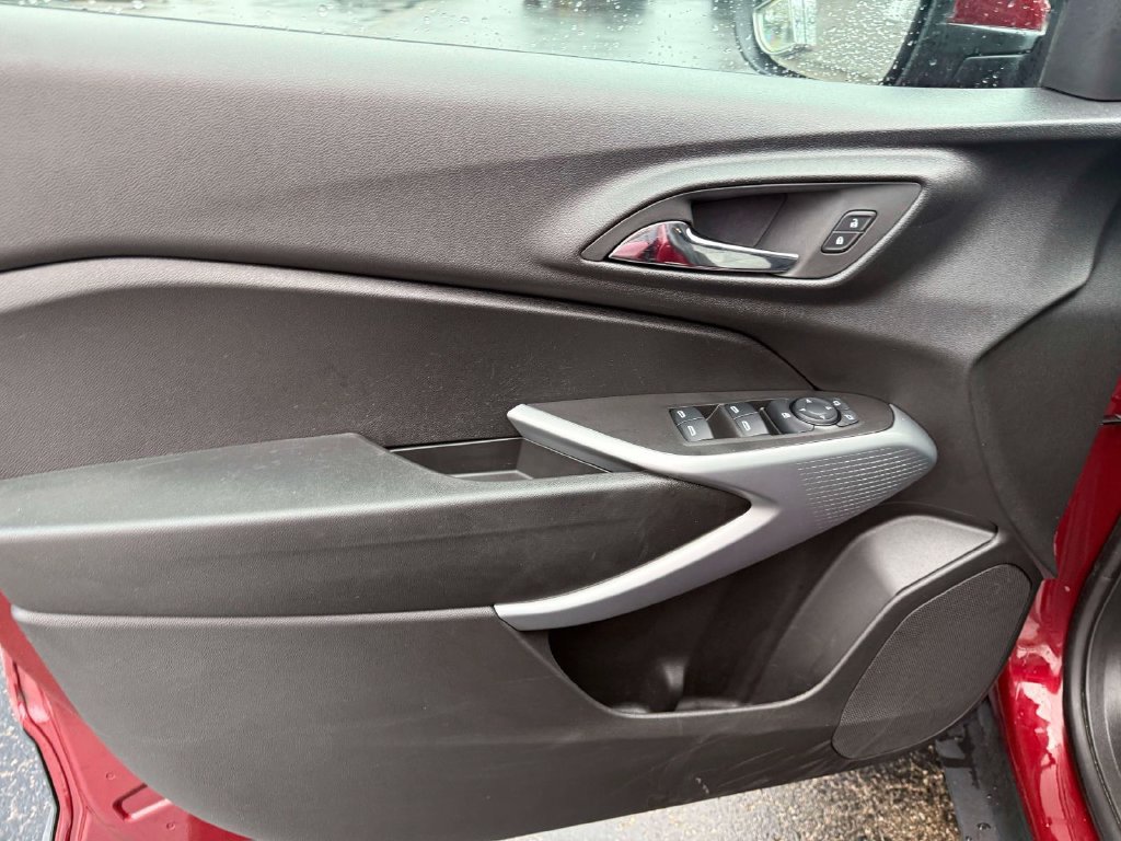 Used 2024 Chevrolet Trax LS w/ LS Convenience Package FWD image 12