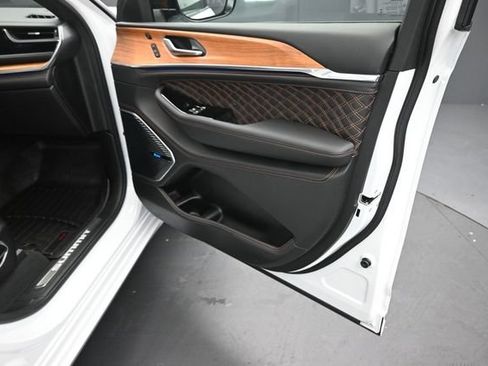 Used 2023 Jeep Grand Cherokee L Summit AWD/4WD image 34