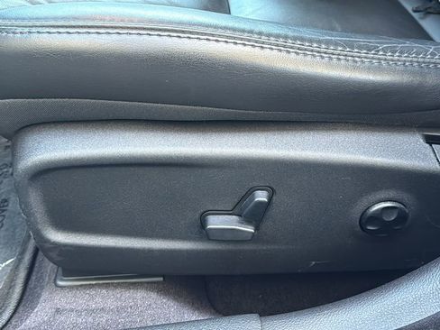 Used 2018 Chrysler 300 Touring L image 20