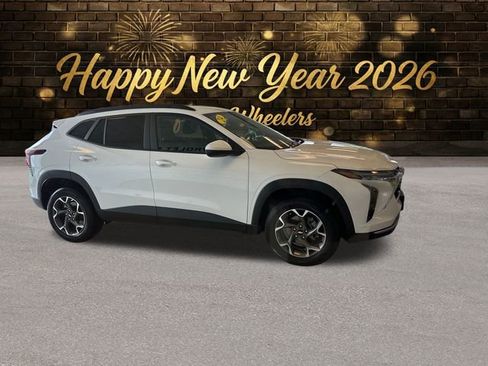 Used 2024 Chevrolet Trax LT image 7