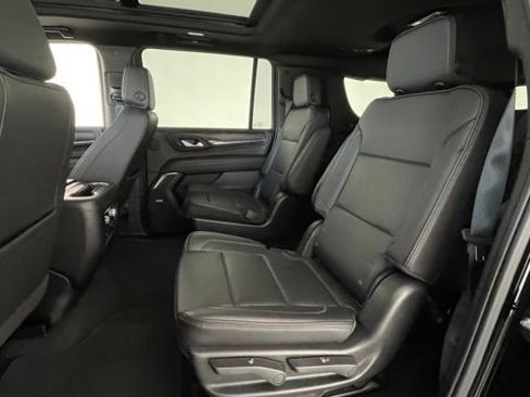 Used 2022 GMC Yukon XL Denali image 42