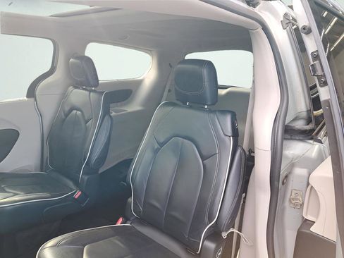 Used 2024 Chrysler Pacifica Limited FWD image 13