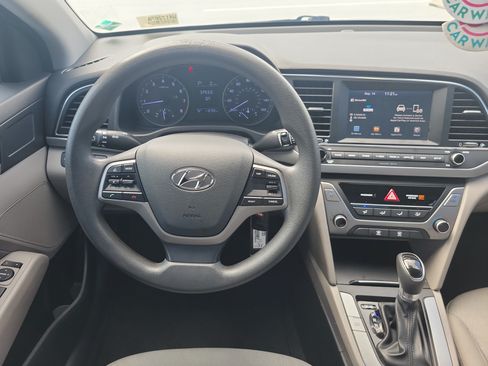 Used 2017 Hyundai Elantra SE FWD image 16