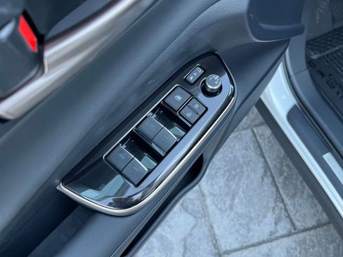 New 2026 Toyota Crown Platinum image 12