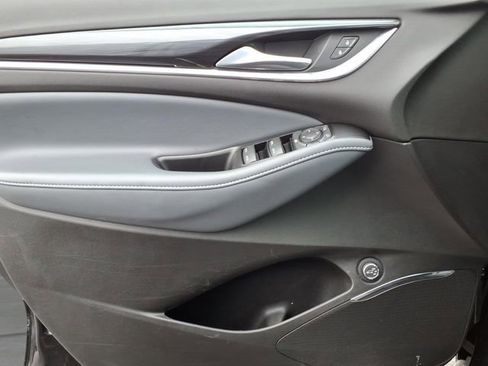 Used 2023 Buick Enclave Essence image 21