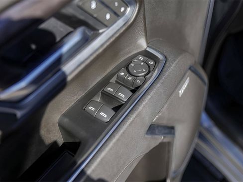 Used 2025 Chevrolet Silverado 2500 LTZ w/ LTZ Convenience Package image 21