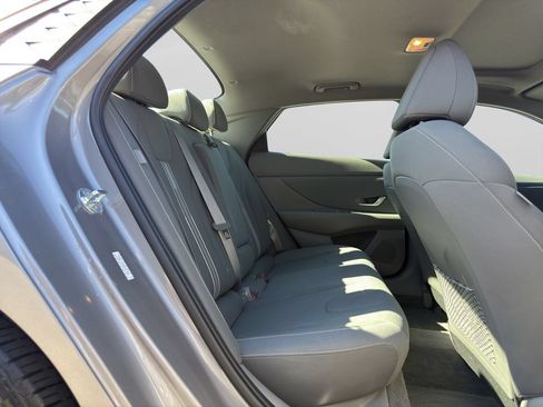 Used 2024 Hyundai Elantra SEL w/ Convenience Package FWD image 19