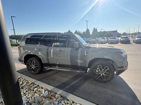 Used 2025 Lexus GX 550 w/ Accessory Package (2T) AWD/4WD image 5