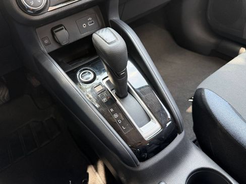 Used 2025 Nissan Versa SV FWD image 41