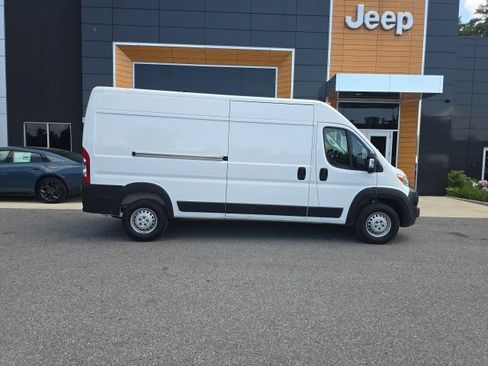 Used 2026 RAM ProMaster 2500 w/ Convenience Group FWD image 7